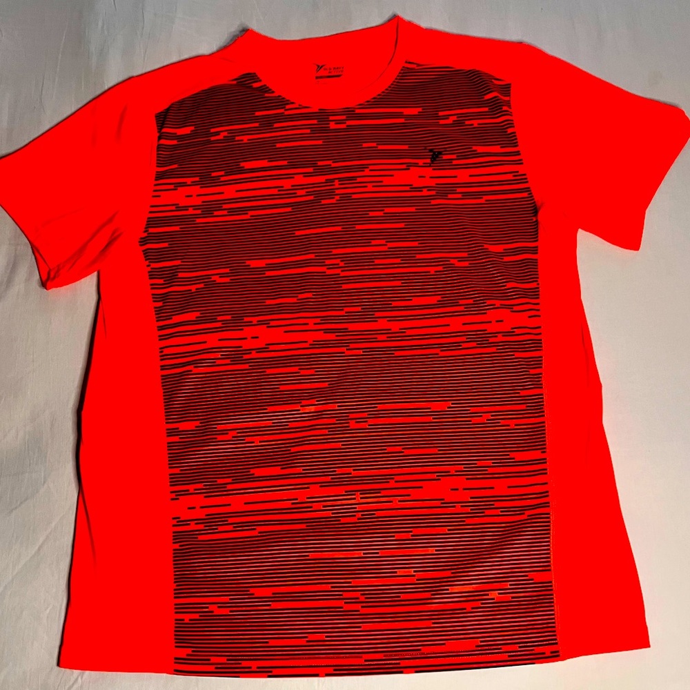 Old Navy Active T-shirt (Polyester)